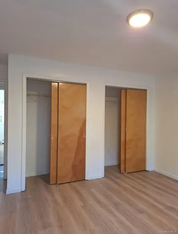 an empty room with closet and mirror