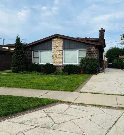 $3,600 | 7011 Hamlin Avenue, Lincolnwood, IL 60712