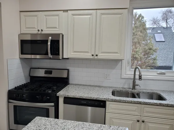 $2,475 | 4130 North Monticello Avenue, Unit 2, Chicago, IL 60618