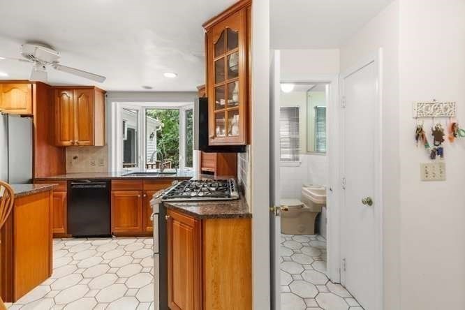 44 Quarry Lane Milton, MA 02186 - Photo 10 of 42
