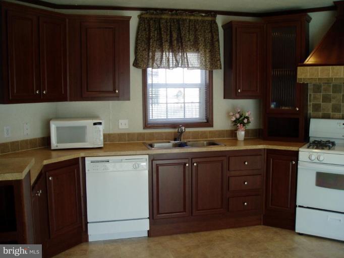 1319 Evering Avenue Rosedale, MD 21237 - Photo 3 of 15 All new Whirlpool appliances!!Dishwasher,Ref/Stove