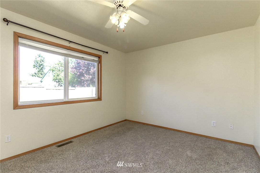 5903 Cherokee Loop Southeast Lacey, WA 98513 - Photo 24 of 38 Gallery Image 24