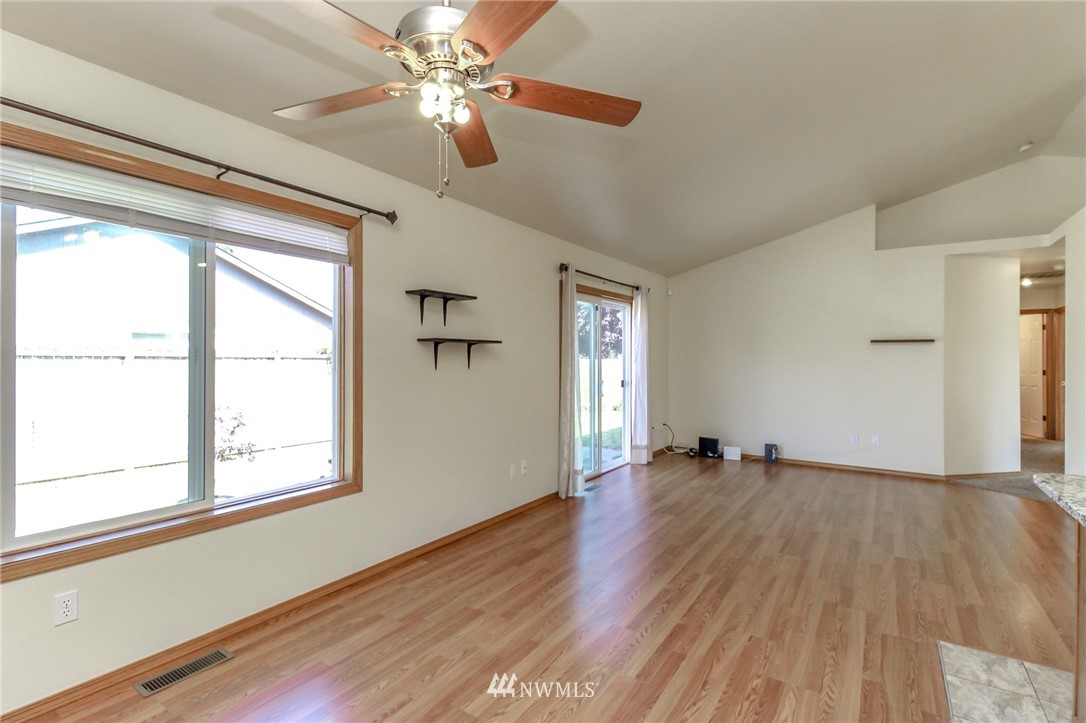 5903 Cherokee Loop Southeast Lacey, WA 98513 - Photo 9 of 38 Gallery Image 9
