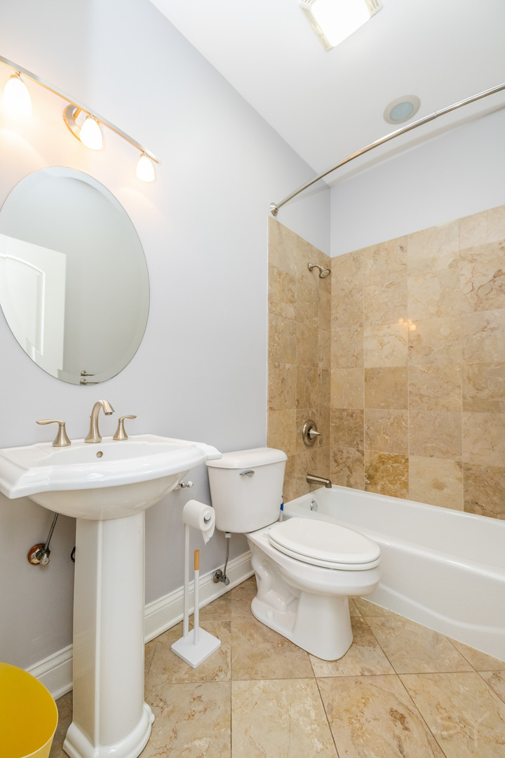 1116 West Hubbard Street, Unit 2W Chicago, IL 60642 - Photo 13 of 33