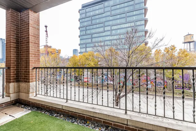 $535,000 | 1116 West Hubbard Street, Unit 2W, Chicago, IL 60642