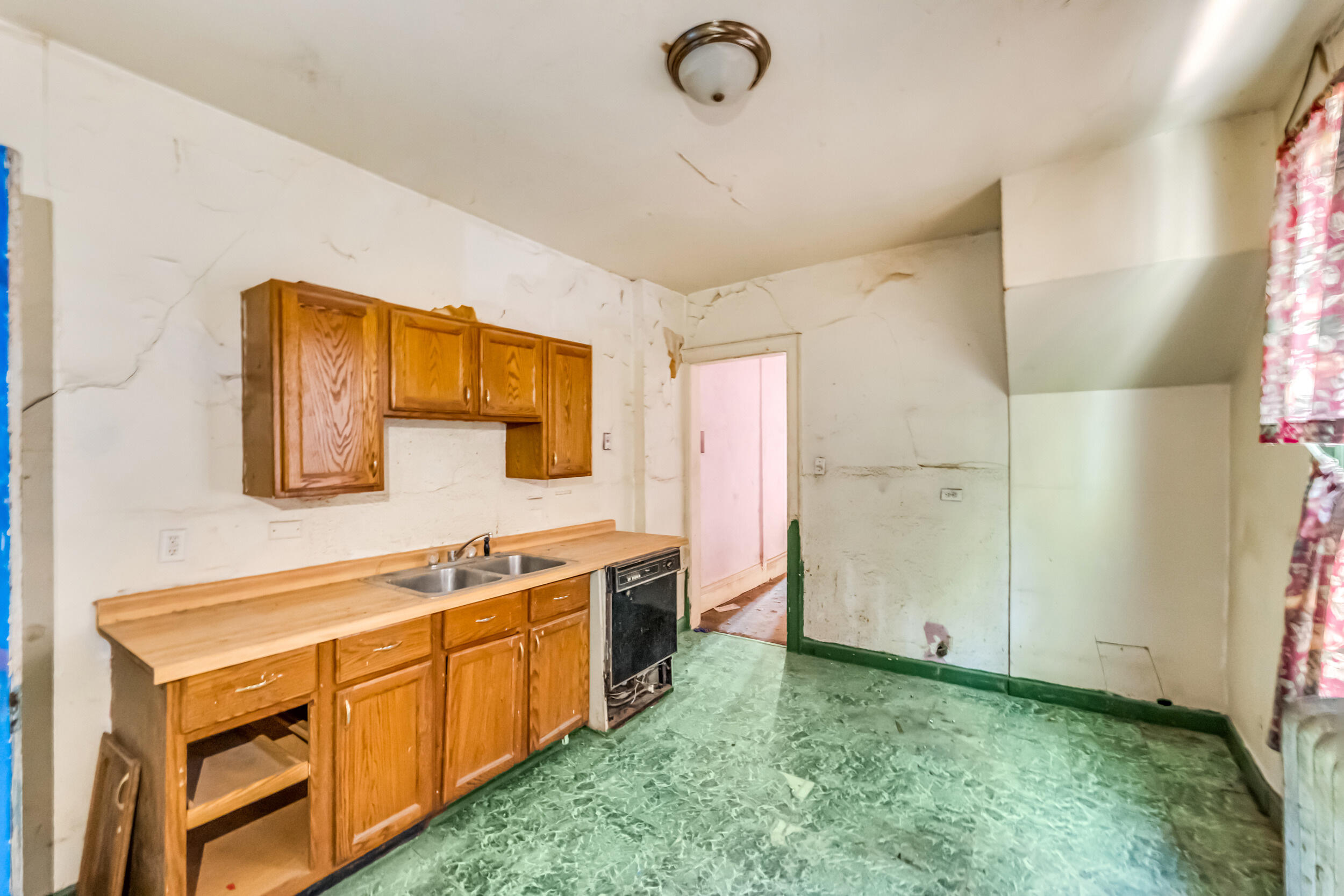 606 North 29th Street, Unit 606A Milwaukee, WI 53208 - Photo 4 of 27 606 N 29th St, 606A