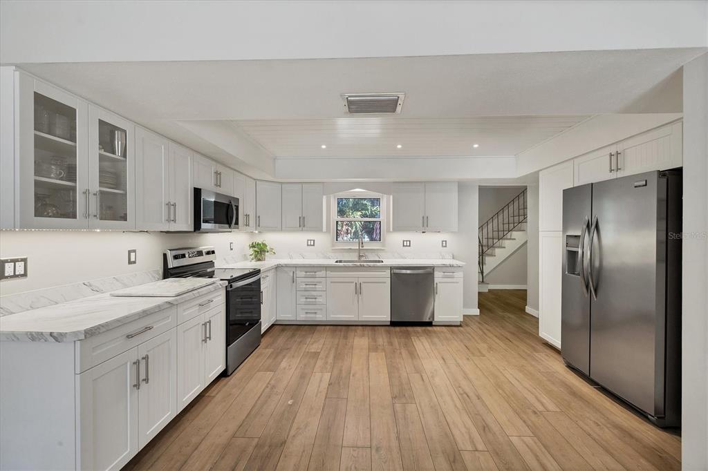 2115 Shadow Oaks Road Sarasota, FL 34240 - Photo 11 of 35