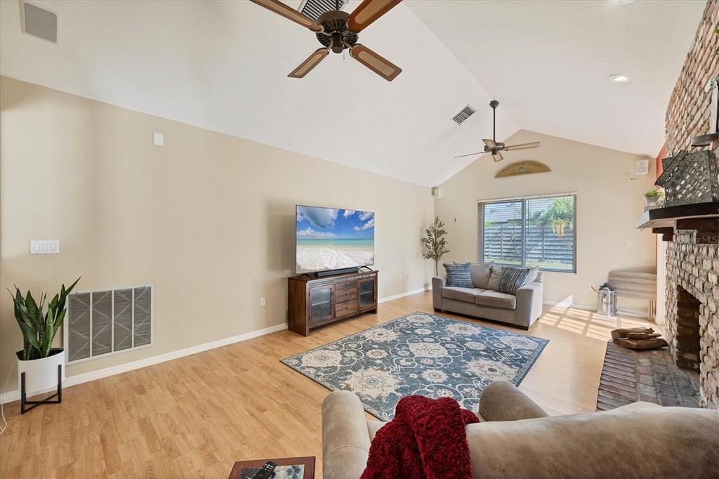 2115 Shadow Oaks Road Sarasota, FL 34240 - Photo 15 of 35