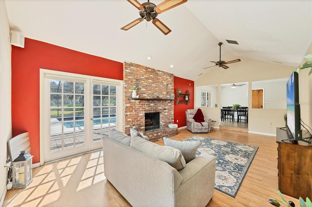 2115 Shadow Oaks Road Sarasota, FL 34240 - Photo 17 of 35