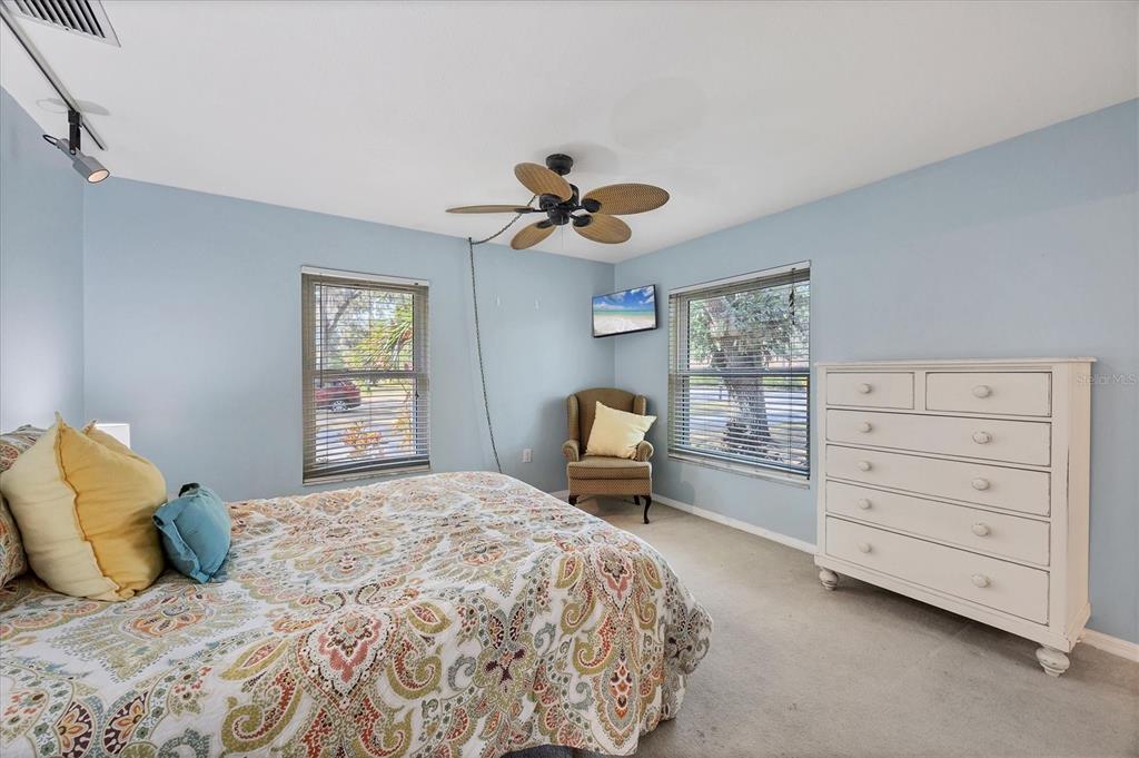 2115 Shadow Oaks Road Sarasota, FL 34240 - Photo 18 of 35