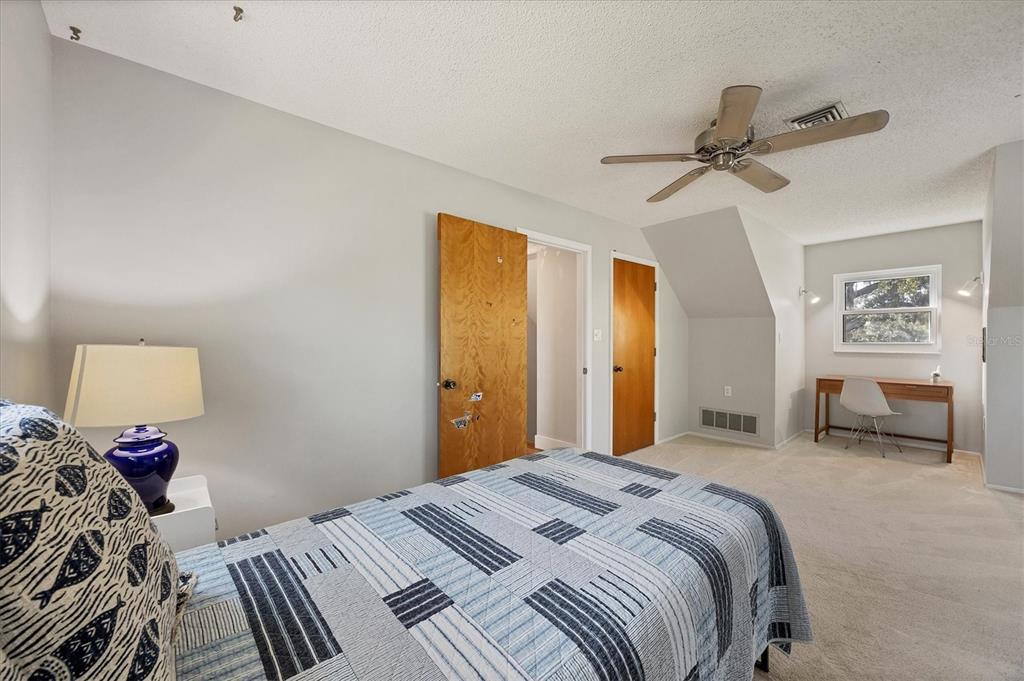 2115 Shadow Oaks Road Sarasota, FL 34240 - Photo 25 of 35