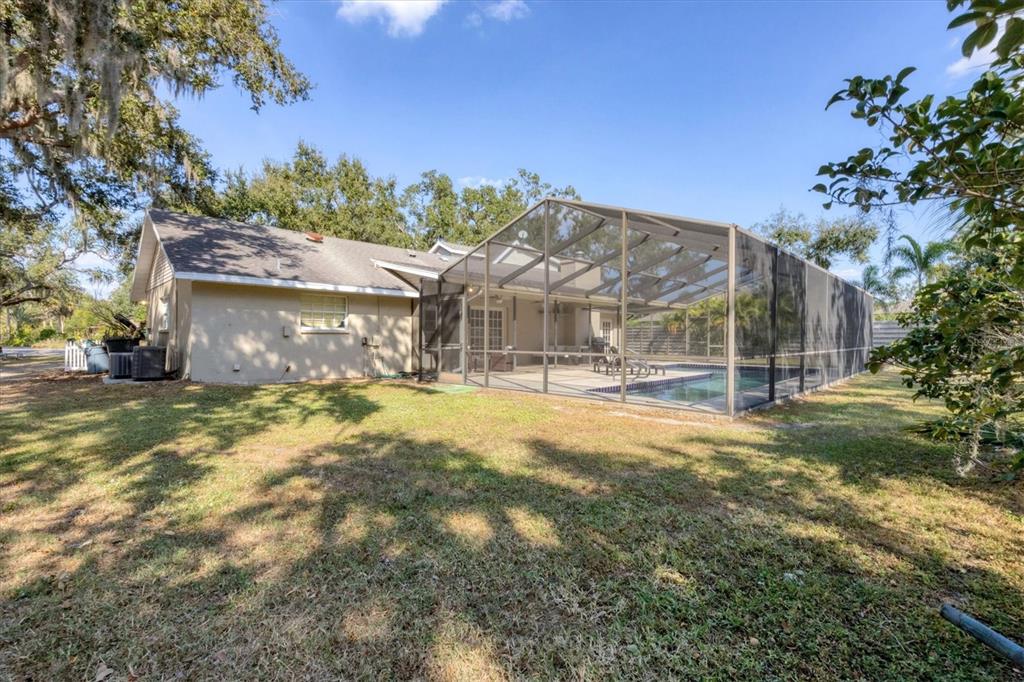 2115 Shadow Oaks Road Sarasota, FL 34240 - Photo 28 of 35