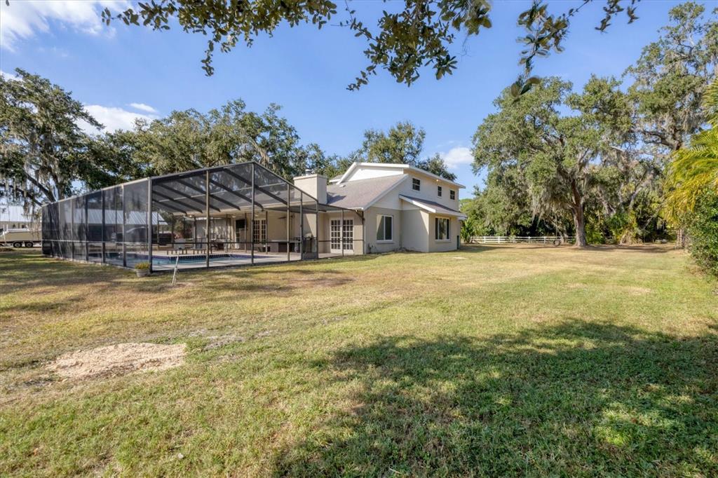 2115 Shadow Oaks Road Sarasota, FL 34240 - Photo 29 of 35