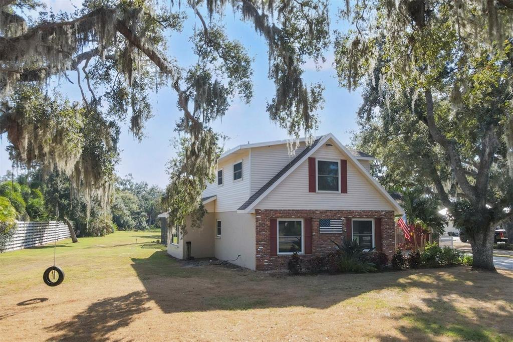 2115 Shadow Oaks Road Sarasota, FL 34240 - Photo 3 of 35