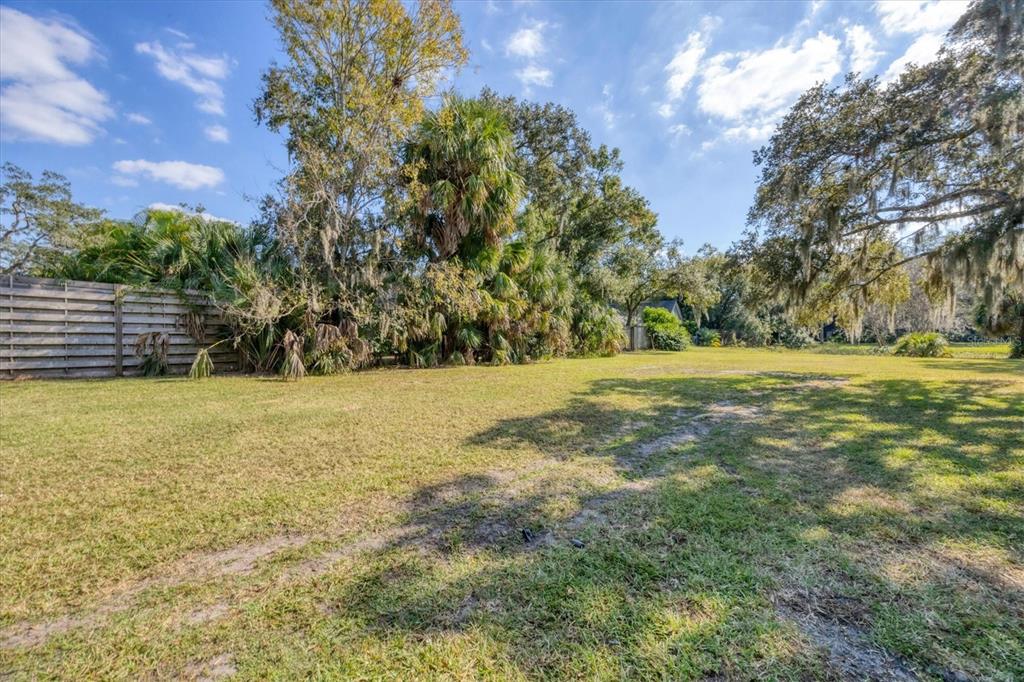 2115 Shadow Oaks Road Sarasota, FL 34240 - Photo 31 of 35