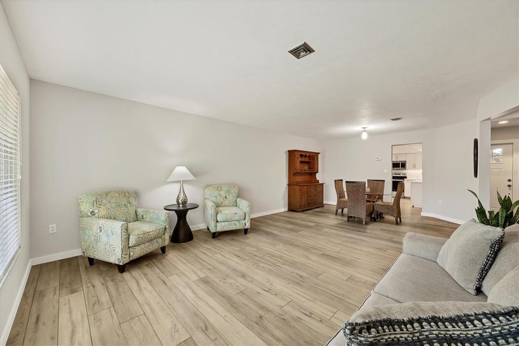 2115 Shadow Oaks Road Sarasota, FL 34240 - Photo 6 of 35