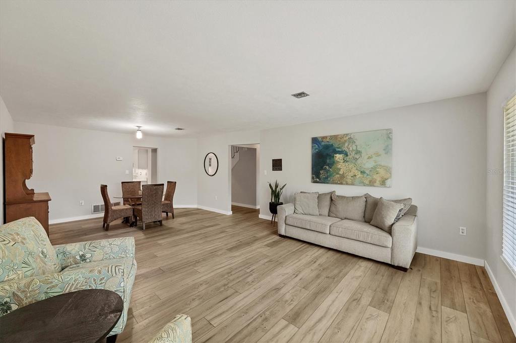 2115 Shadow Oaks Road Sarasota, FL 34240 - Photo 8 of 35