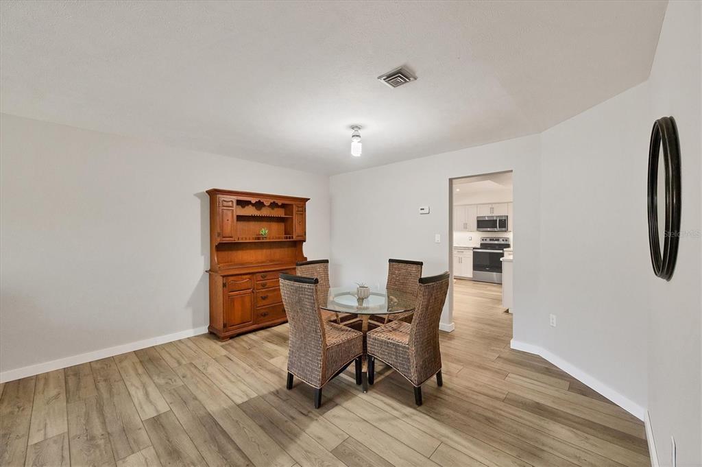 2115 Shadow Oaks Road Sarasota, FL 34240 - Photo 9 of 35