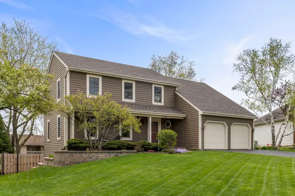 $750,000 | 4505 Concorde Place, Lisle, IL 60532