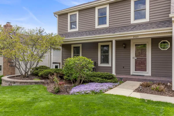 $750,000 | 4505 Concorde Place, Lisle, IL 60532