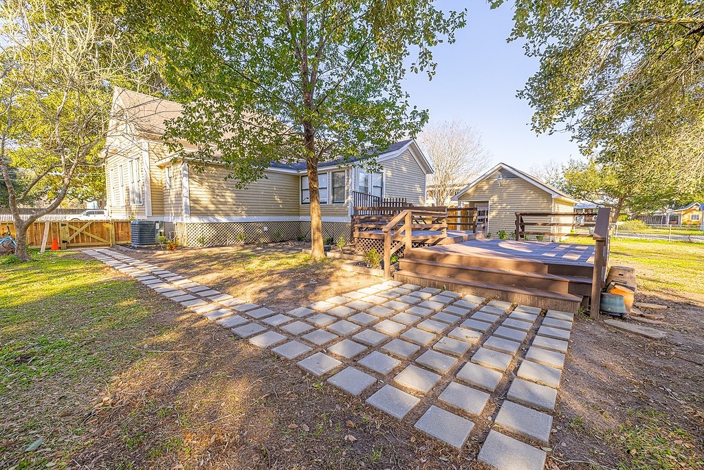 809 Milam Street Columbus, TX 78934 - Photo 22 of 30