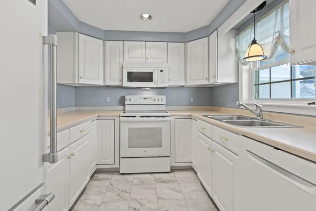 $500,000 | 14 Hampton Glen Drive, Unit 51, Kennebunk, ME 04043