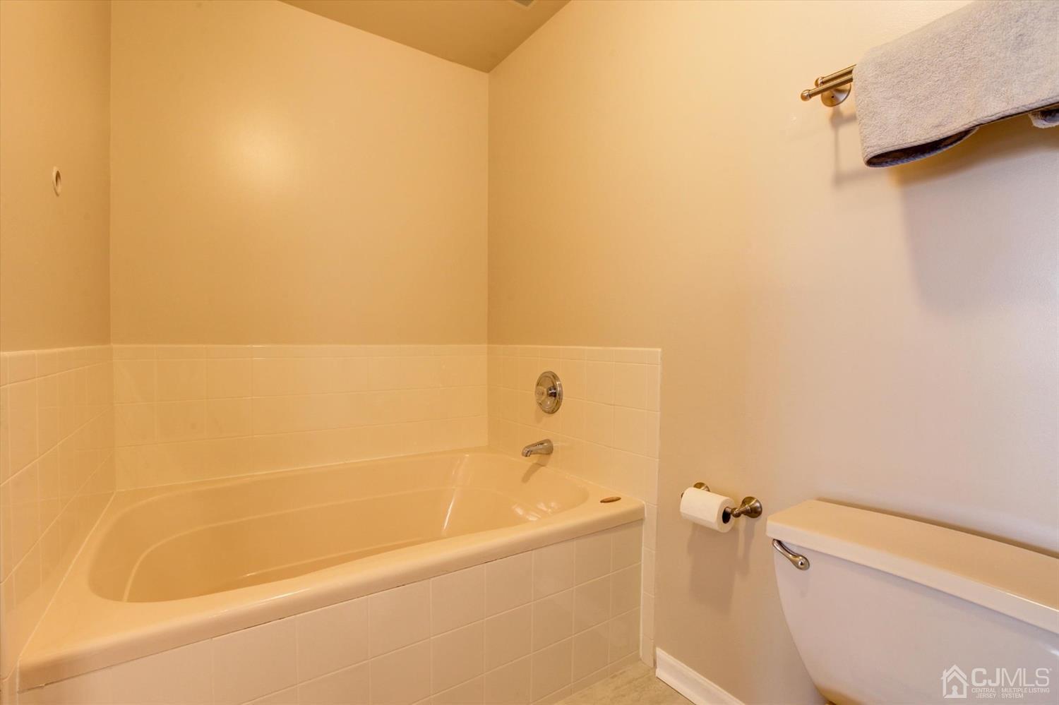 220 Hawthorne Road North Brunswick, NJ 08902 - Photo 13 of 20 Gallery Image 13
