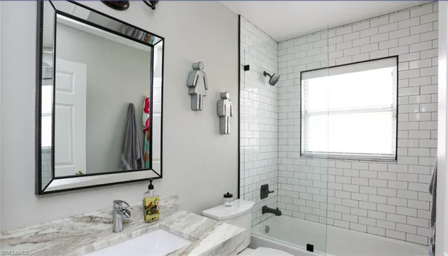 $1,995 | 6645 Huntington Lakes Circle, Unit 201, Naples, FL 34119