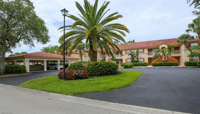 $1,995 | 6645 Huntington Lakes Circle, Unit 201, Naples, FL 34119