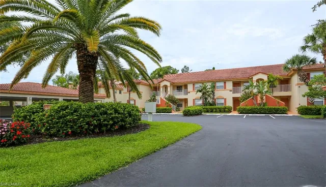 $1,995 | 6645 Huntington Lakes Circle, Unit 201, Naples, FL 34119