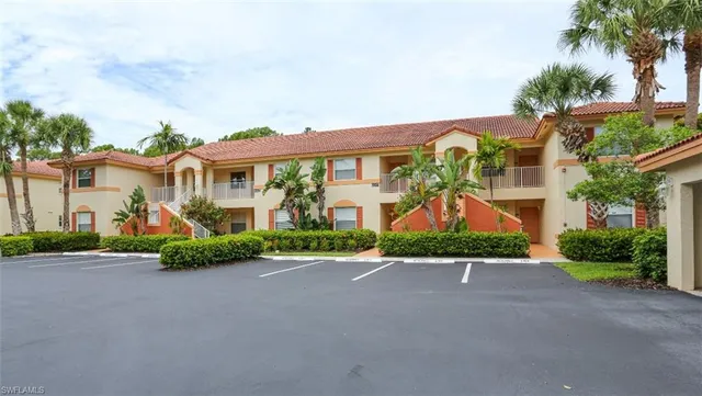 $1,995 | 6645 Huntington Lakes Circle, Unit 201, Naples, FL 34119
