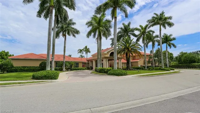 $1,995 | 6645 Huntington Lakes Circle, Unit 201, Naples, FL 34119