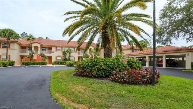 $1,995 | 6645 Huntington Lakes Circle, Unit 201, Naples, FL 34119