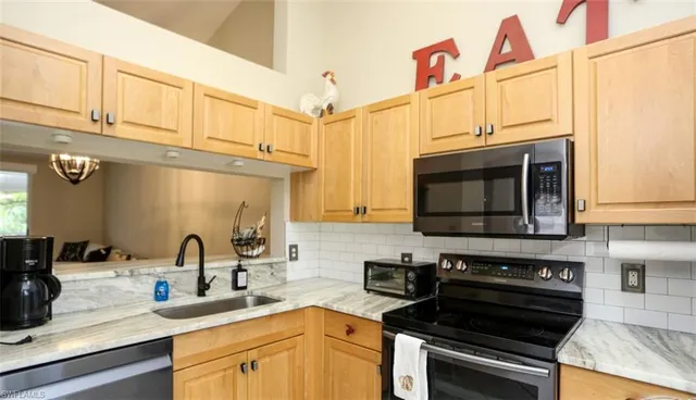 $1,995 | 6645 Huntington Lakes Circle, Unit 201, Naples, FL 34119