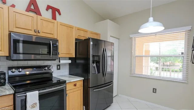 $1,995 | 6645 Huntington Lakes Circle, Unit 201, Naples, FL 34119