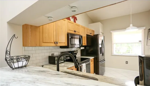 $1,995 | 6645 Huntington Lakes Circle, Unit 201, Naples, FL 34119