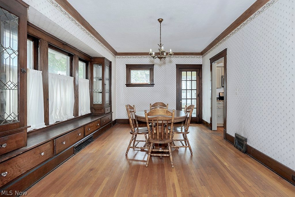 10412 Brighton Road Cleveland, OH 44108 - Photo 6 of 18 Dining room