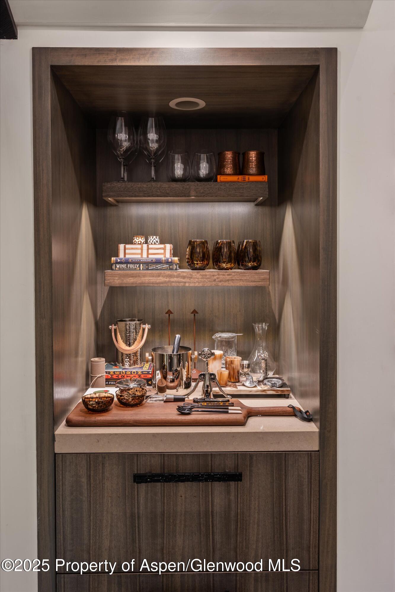 155 Lone Pine Road, Unit 12 Aspen, CO 81611 - Photo 13 of 37 Bar