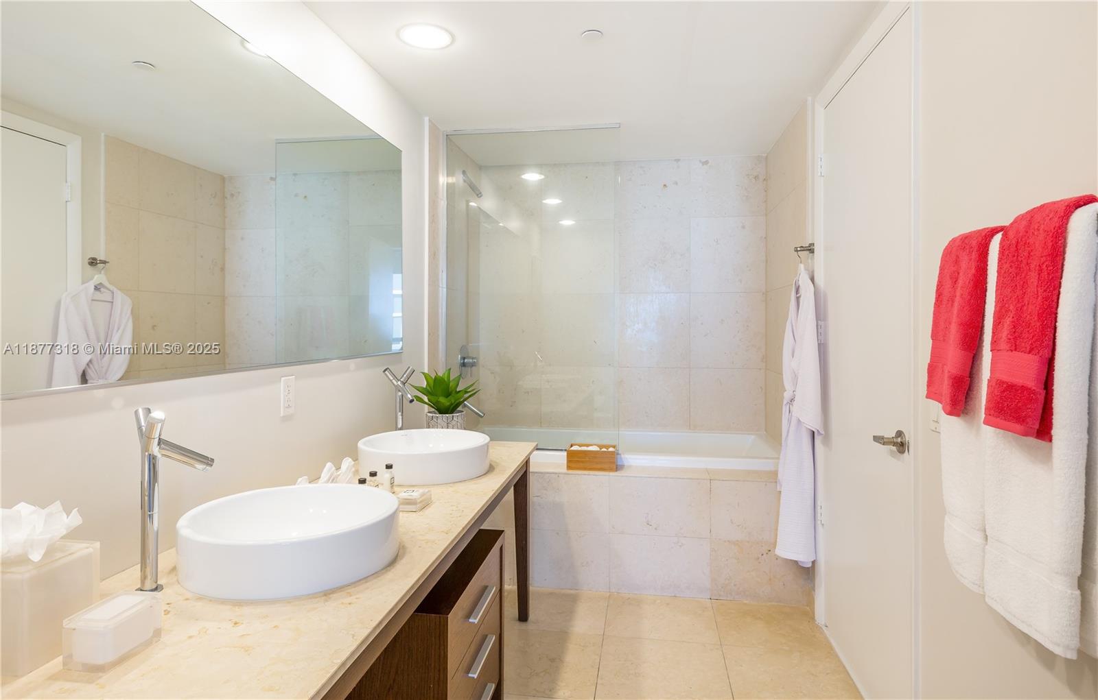 485 Brickell Avenue, Unit 4101 Miami, FL 33131 - Photo 14 of 14 a bathroom with a tub sink and a mirror