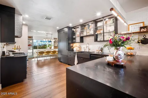 $999,999 | 8221 East Edgemont Avenue, Scottsdale, AZ 85257