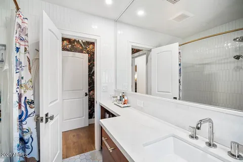 $999,999 | 8221 East Edgemont Avenue, Scottsdale, AZ 85257