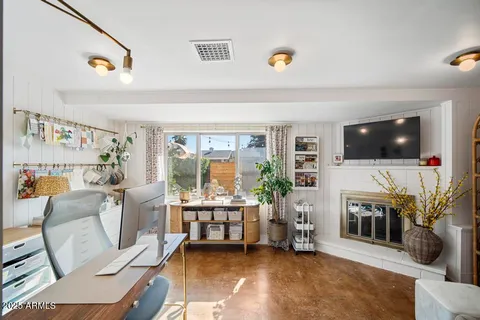 $999,999 | 8221 East Edgemont Avenue, Scottsdale, AZ 85257