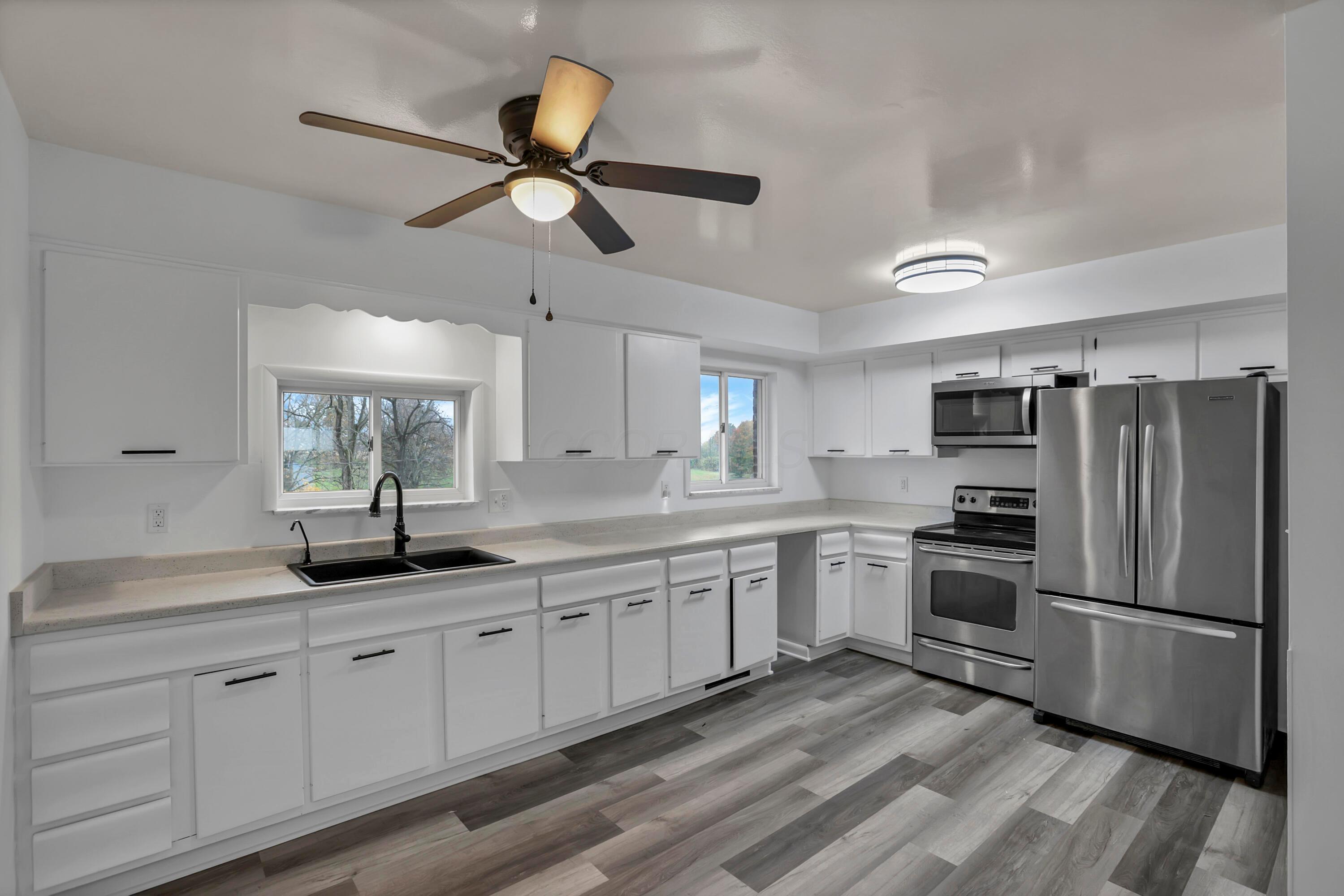 4189 Hayes Road Groveport, OH 43125 - Photo 11 of 41 Kitchen/Eating Space