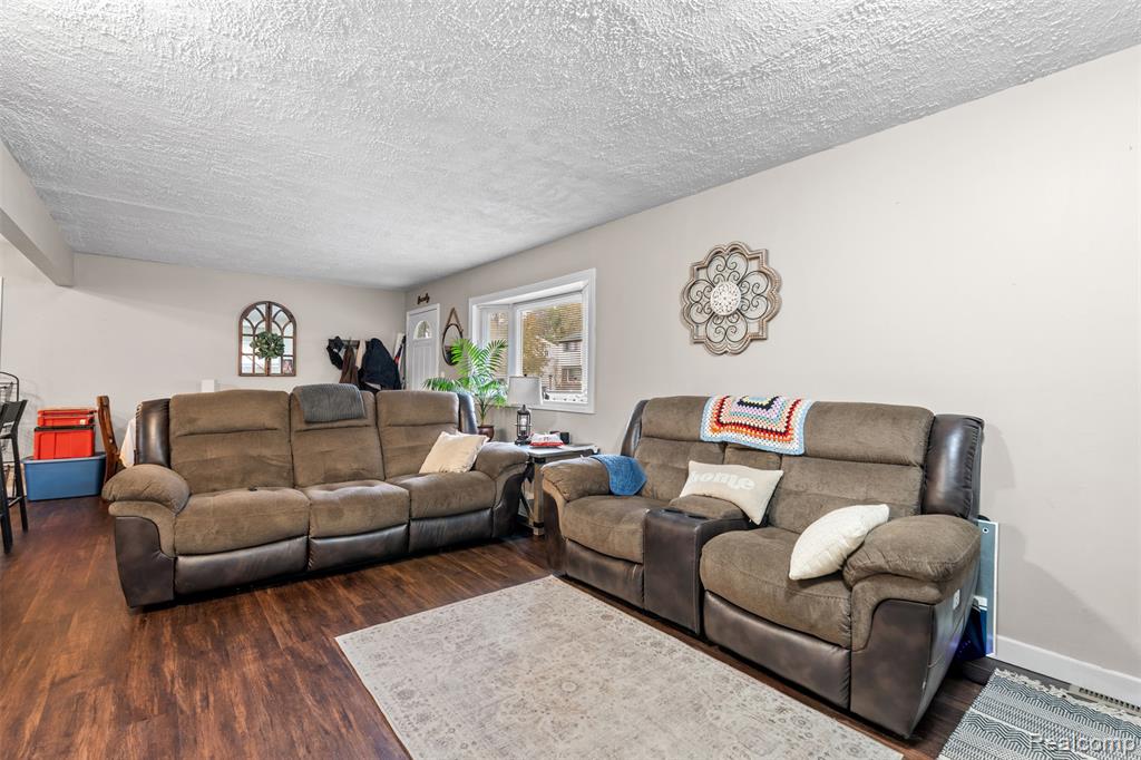 34441 Phyllis Street Wayne, MI 48184 - Photo 8 of 32