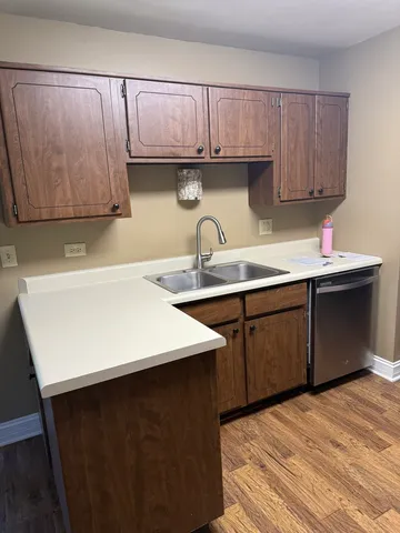 $2,200 | 216 Deerpath Court, Unit D1, Schaumburg, IL 60193