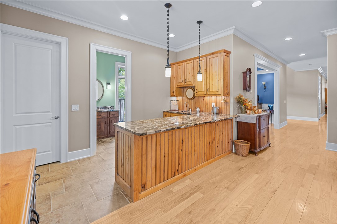 519 Birchbark Court Seneca, SC 29672 - Photo 17 of 47 Separate wet bar with sink and beverage cooler