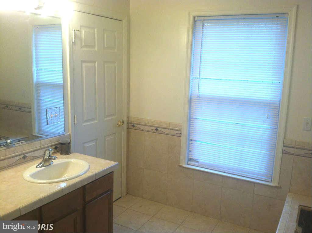 907 Forrester Road Churchton, MD 20733 - Photo 12 of 21 Bath