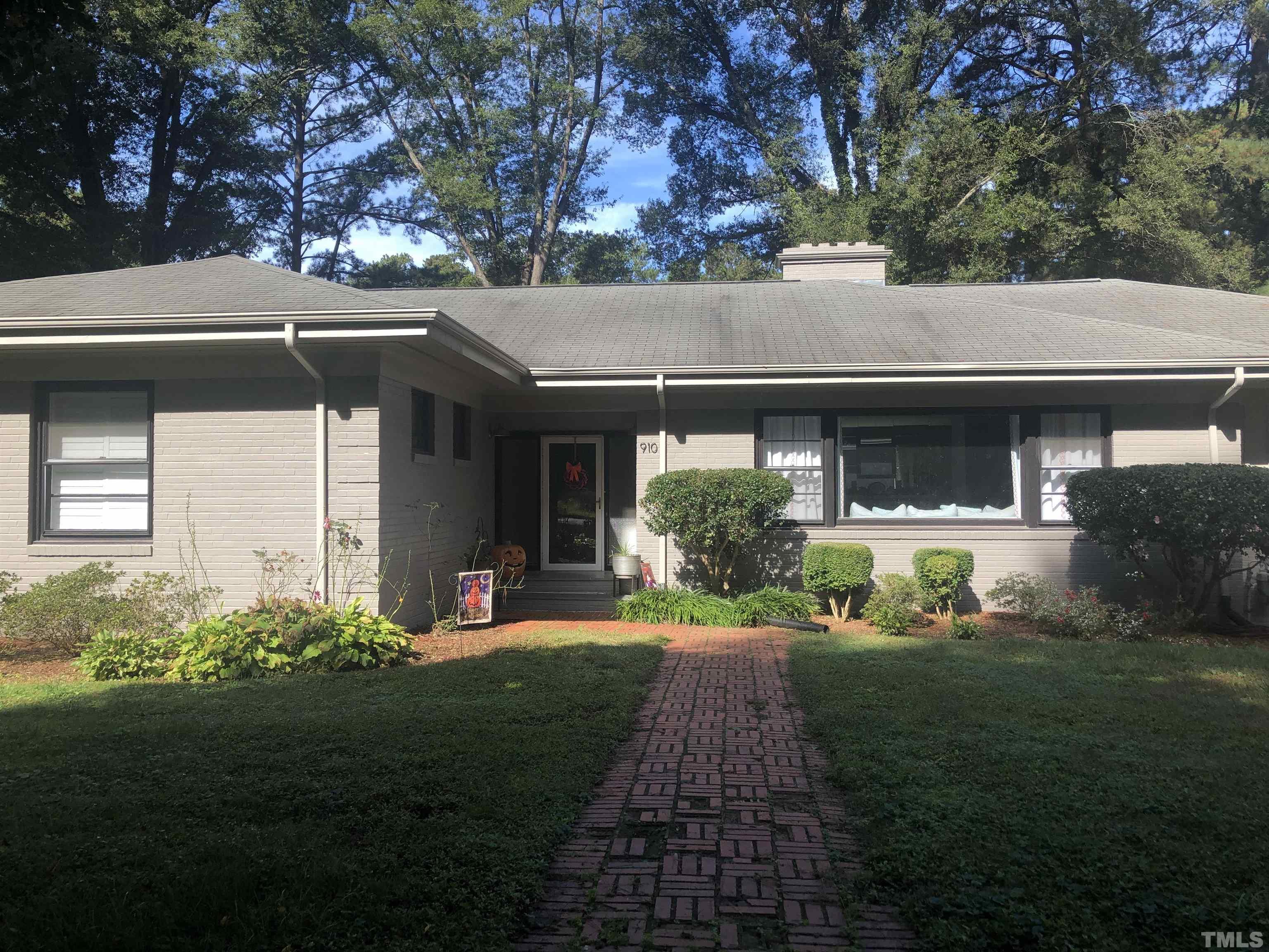 910 Marrow Drive Henderson, NC 27536 - Photo 3 of 30 a front view of house with a garden