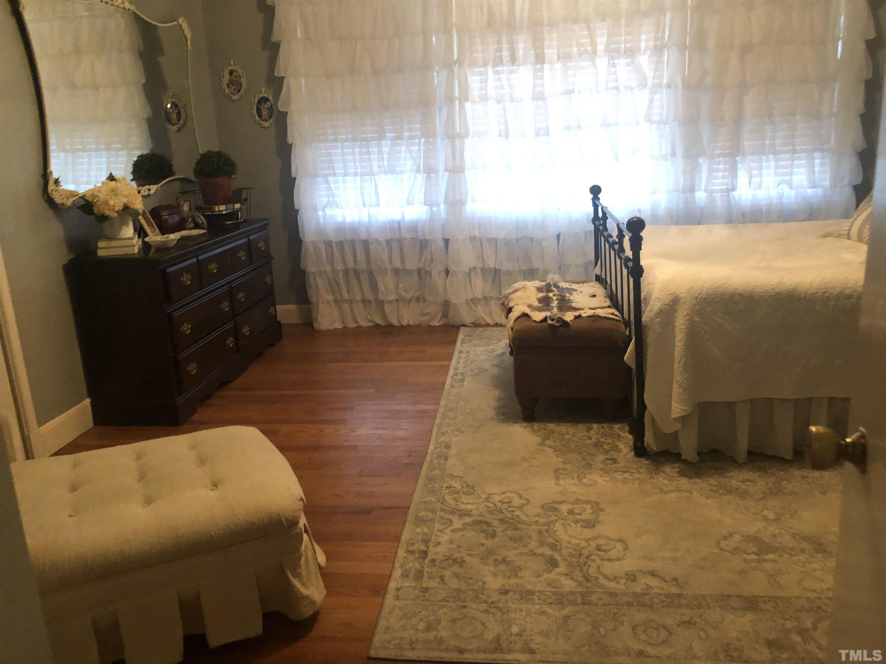 910 Marrow Drive Henderson, NC 27536 - Photo 21 of 30 a living room with furniture