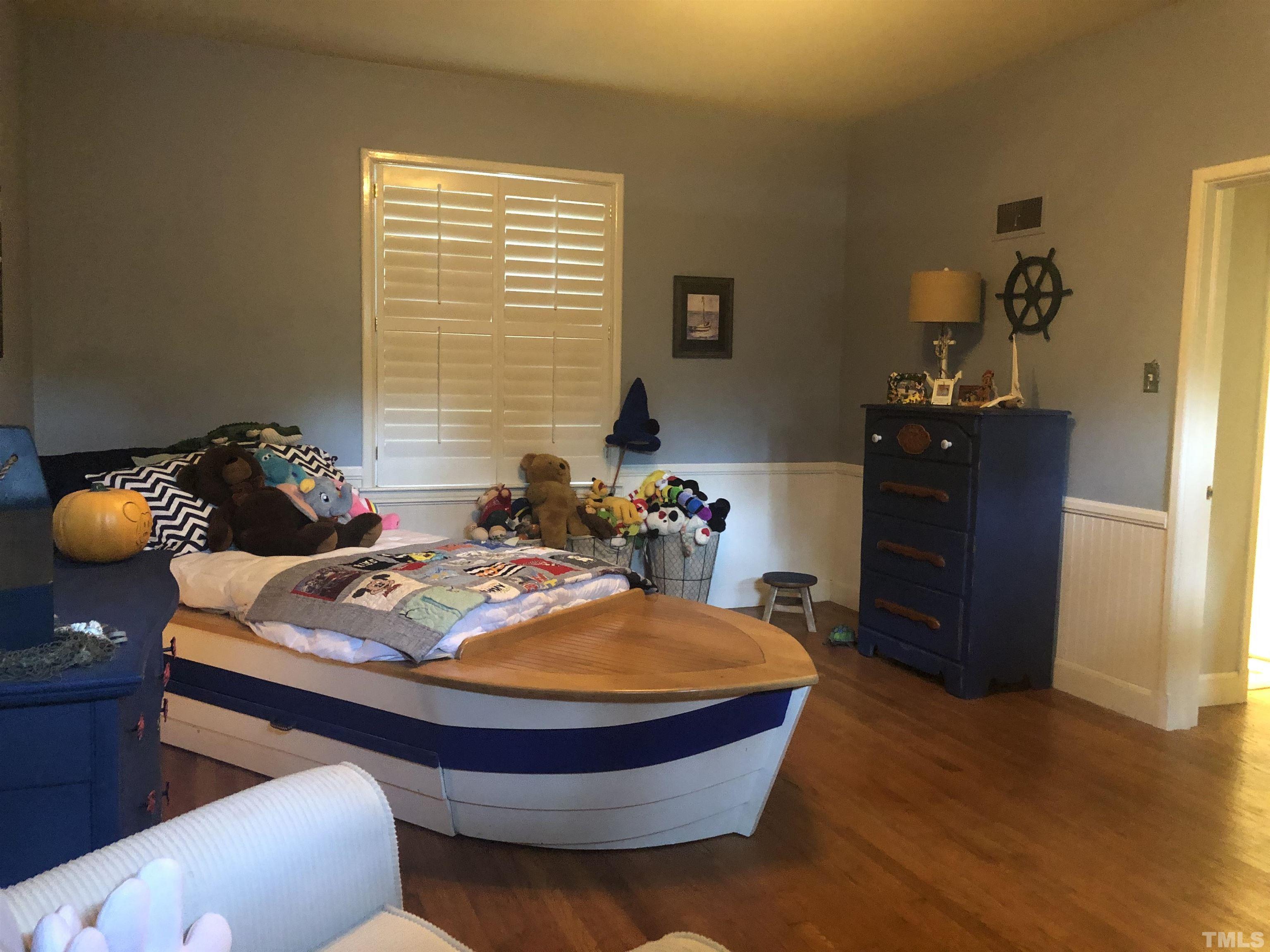 910 Marrow Drive Henderson, NC 27536 - Photo 22 of 30 a room with furniture and wooden floor